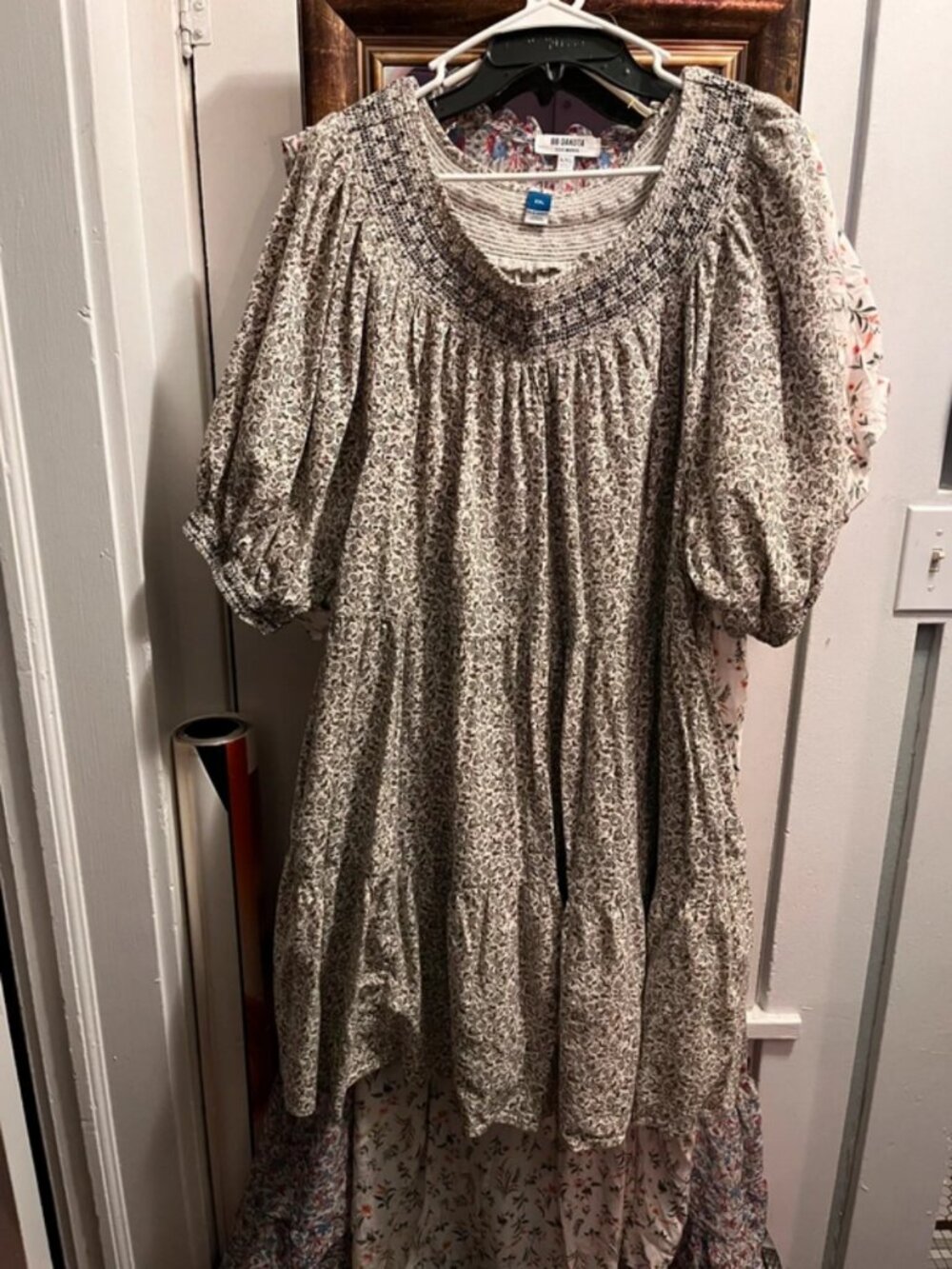 XXL Old Navy flowery dress puffy sleeves twirling skirt